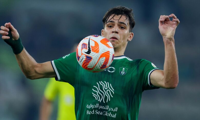 الأهلي السعودي يُودع لاعبه المصاب