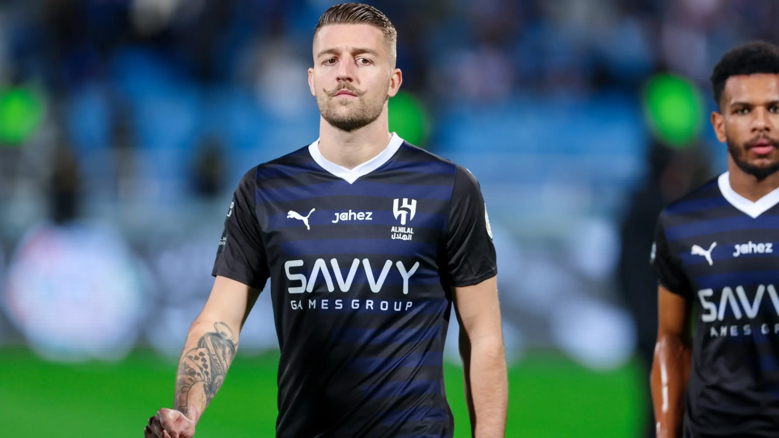 الدويش يُعلق على واقعة دهس سافيتش رأس الخصم ويستشهد بمباراة سابقة