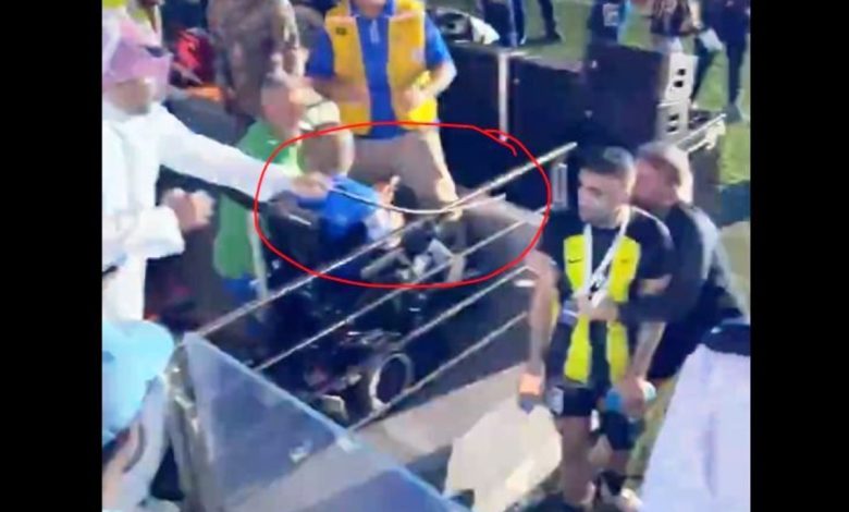 المشجع السعودي يوضح رفقته بنجم الاتحاد السعودي في التنازل