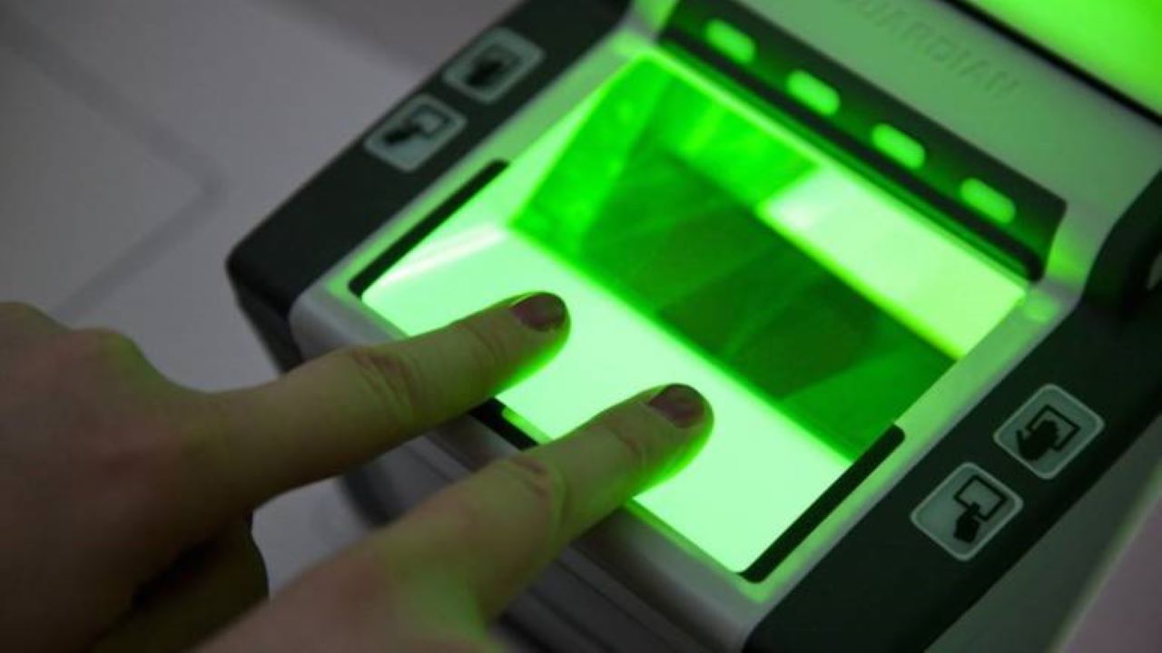 تسجيل البصمة لأفراد الأسرة