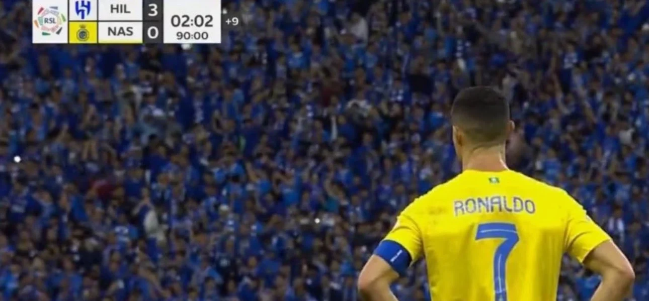 الطرد كان مُدبرًا!! لقطات خاصة تشير إلى وجود خطأ تحكيمي في طرد رونالدو في مباراة الهلال 1 لقطات خاصة تشير إلى وجود خطأ تحكيمي في طرد رونالدو في مباراة الهلال
