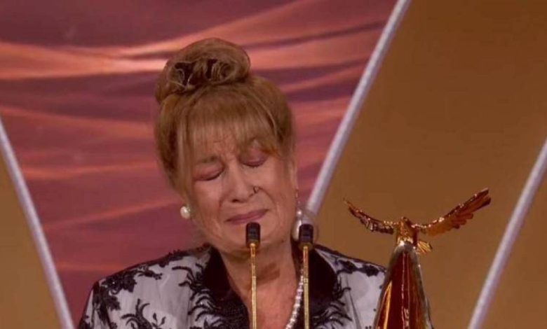 منى واصف تفتح صندوق أسرارها