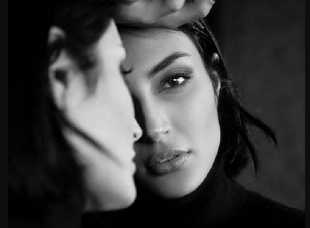 اجمل رمزيات بنات نص وجه ابيض واسود فخمة