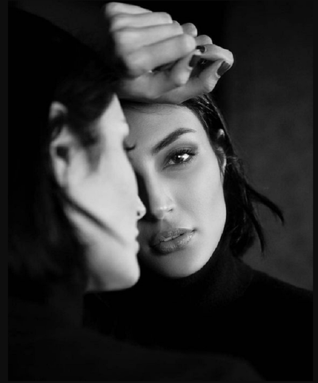 اجمل رمزيات بنات نص وجه ابيض واسود فخمة