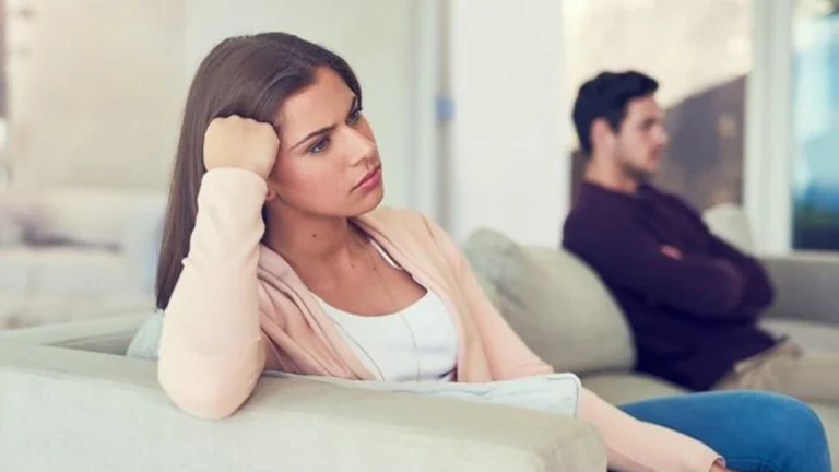 بُخل زِوِجي معي ومع أهلي والعكس مع أهلـه ما حله؟ 1 بُخل زِوِجي معي ومع أهلي والعكس مع أهلـه ما حله؟