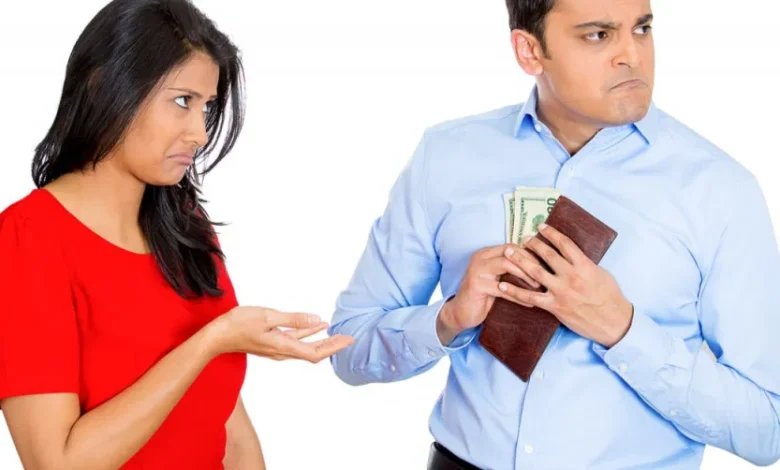 زوجي بخيل وأختلف معه