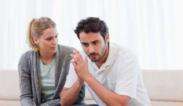 زوجي كتوم ولا يشاركني وش اسوي؟ 1 زوجي كتوم ولا يشاركني