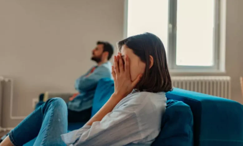 زوجي يتجاهلني وهو الغلطان كيف أؤدبه