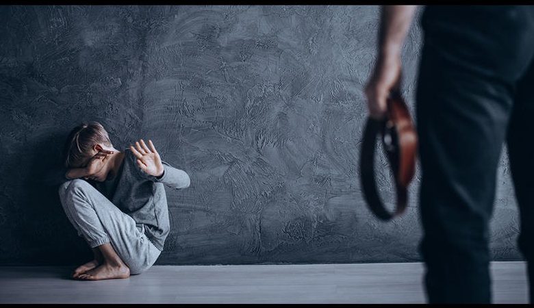 زوجي يضرب أبنائي دائمًا كيف احسن سلوكه