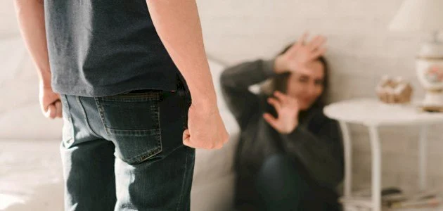 زوجي يضربني على الفراش