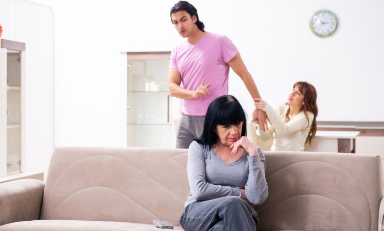 زوجي يعامل أهلي بطريقة سيئة وش اسوي