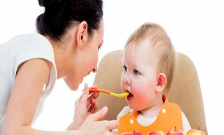 أضرار إطعام الطفل في الشهر الثالث
