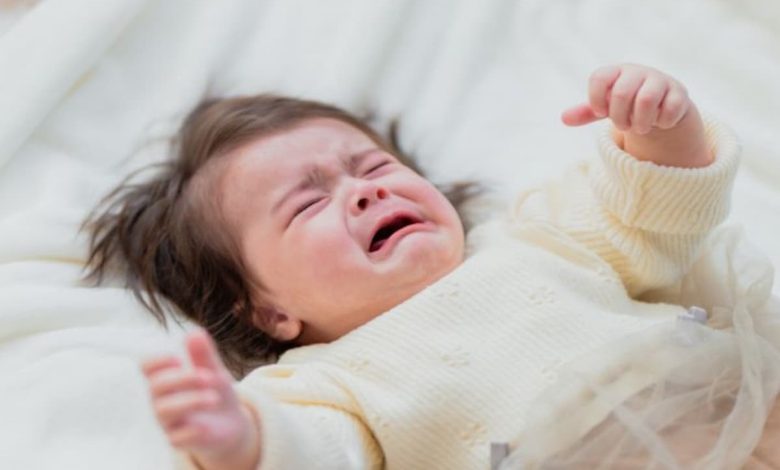 بكاء الطفل الرضيع