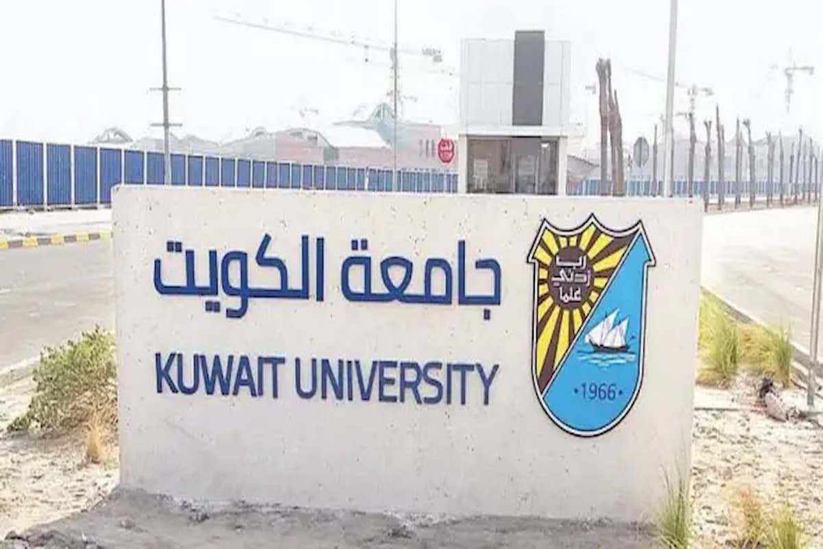 تخصصات الادبي في الكويت