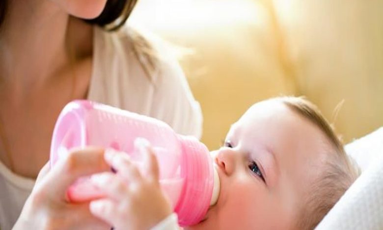 تغذية الطفل في الشهر الثالث