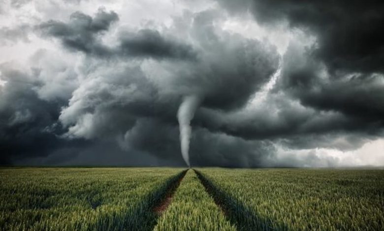 تفسير حلم الإعصار والنجاة منه للمتزوجة