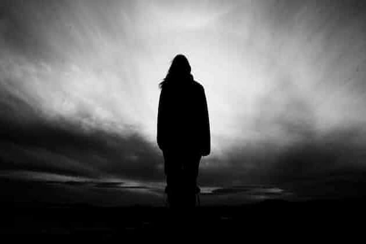 تفسير حلم الميت ينظر إلى الحي وهو صامت