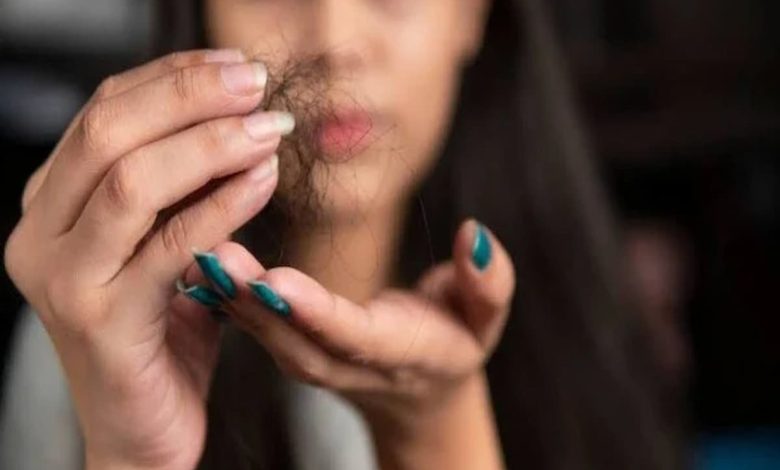 تفسير حلم تساقط الشعر عند لمسه للرجال