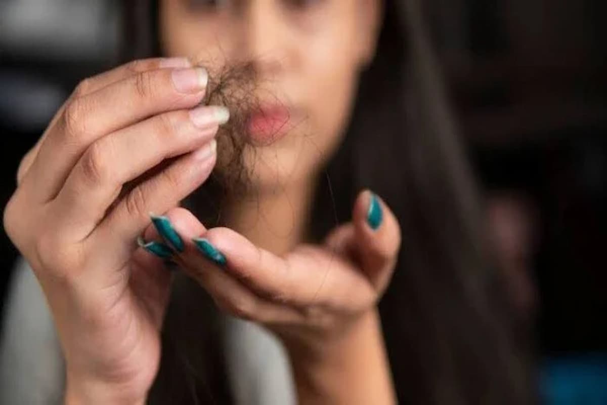 تفسير حلم تساقط الشعر عند لمسه للرجال