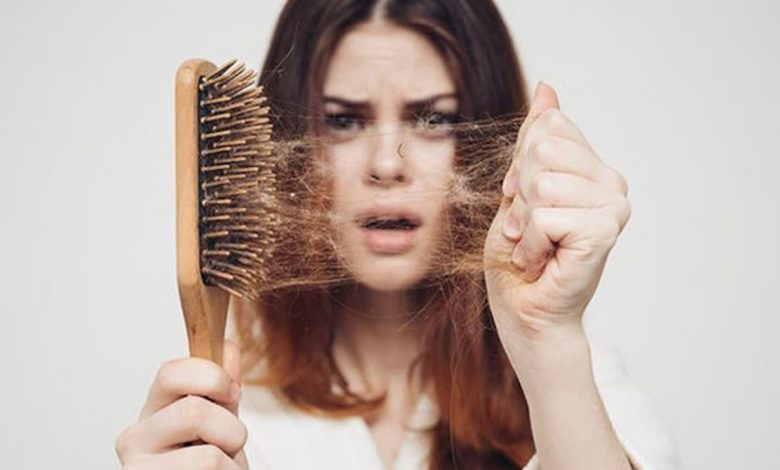 تفسير حلم تساقط الشعر عند لمسه للعزباء