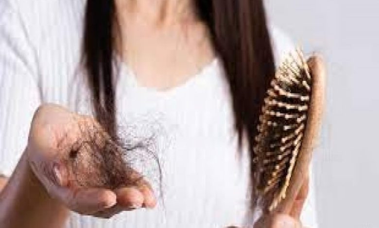 تفسير حلم تساقط الشعر عند لمسه