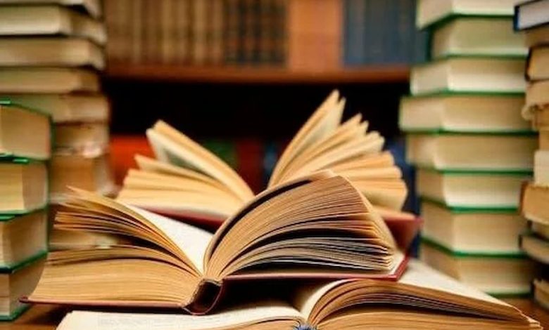 تفسير رؤية أخذ الكتاب في المنام للمتزوجة