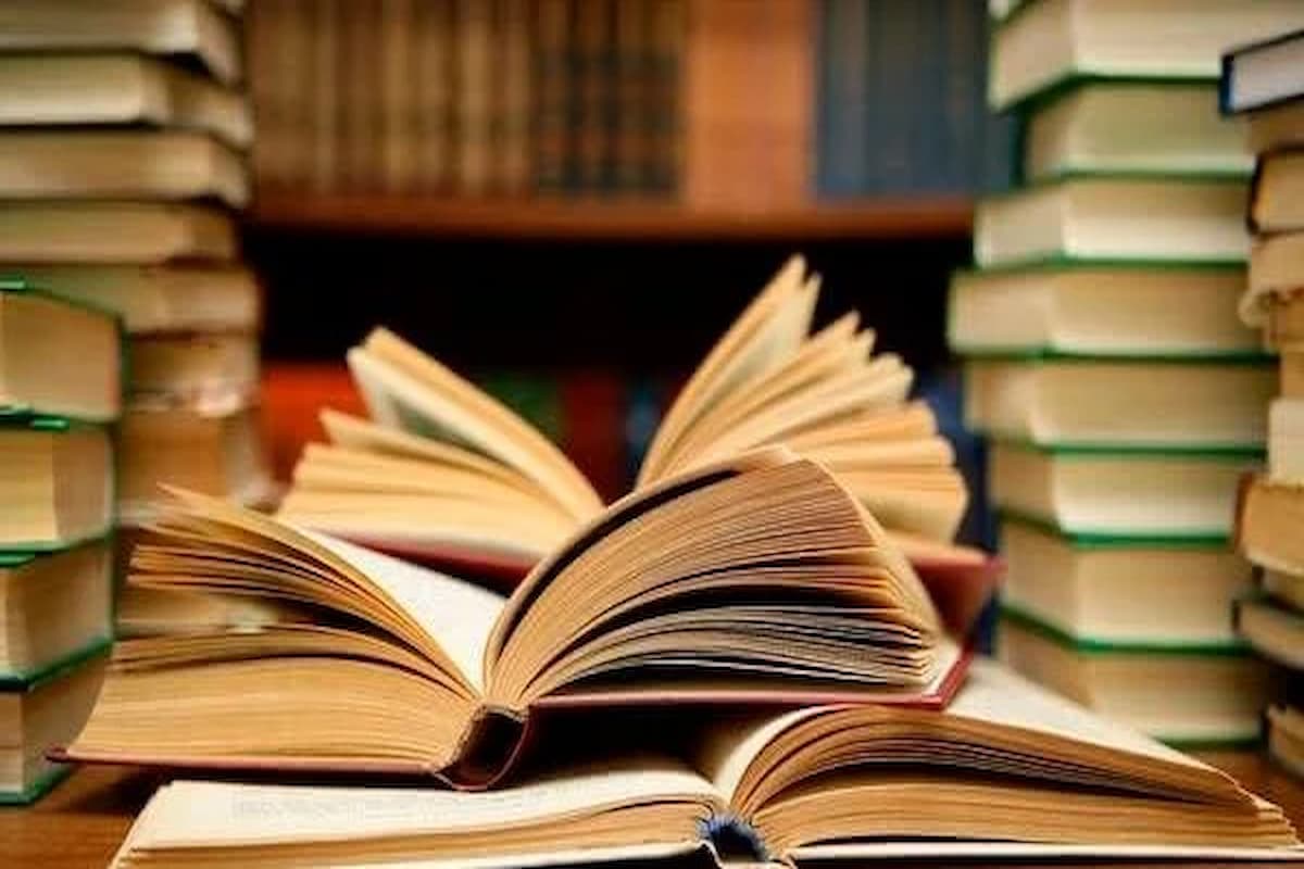 تفسير رؤية أخذ الكتاب في المنام للمتزوجة