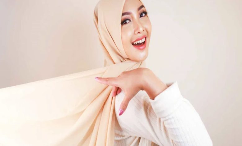 تفسير رؤية الحجاب الملون (1)