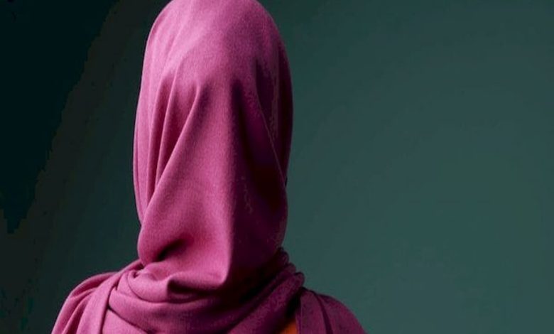 تفسير رؤية الحجاب الملون في المنام للمتزوجة