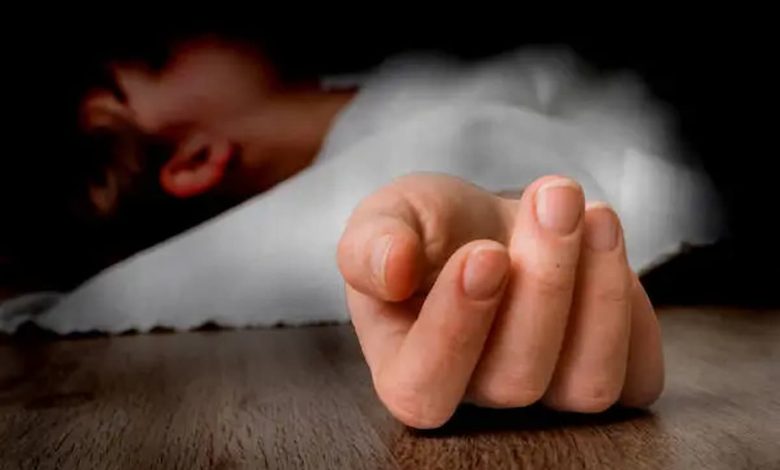 تفسير رؤية الميت في المنام للمتزوجة