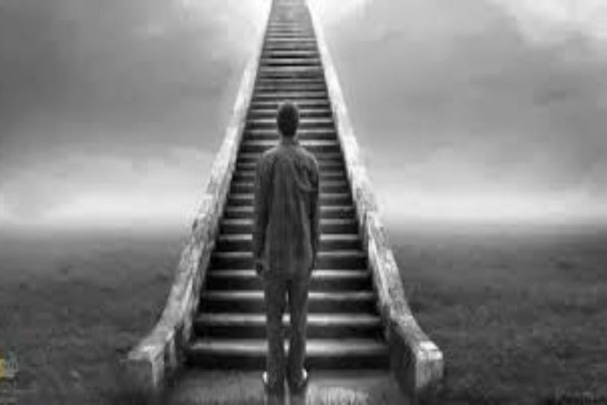 تفسير رؤية الميت يزورنا في البيت