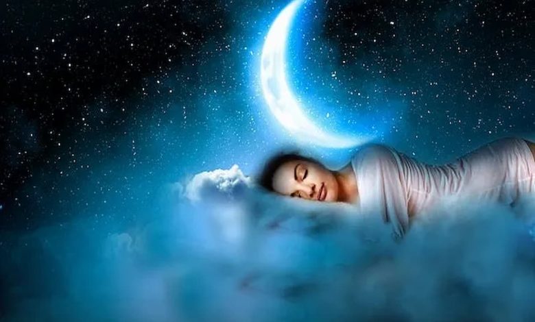 تفسير رؤية شخص ميت في المنام وهو حي