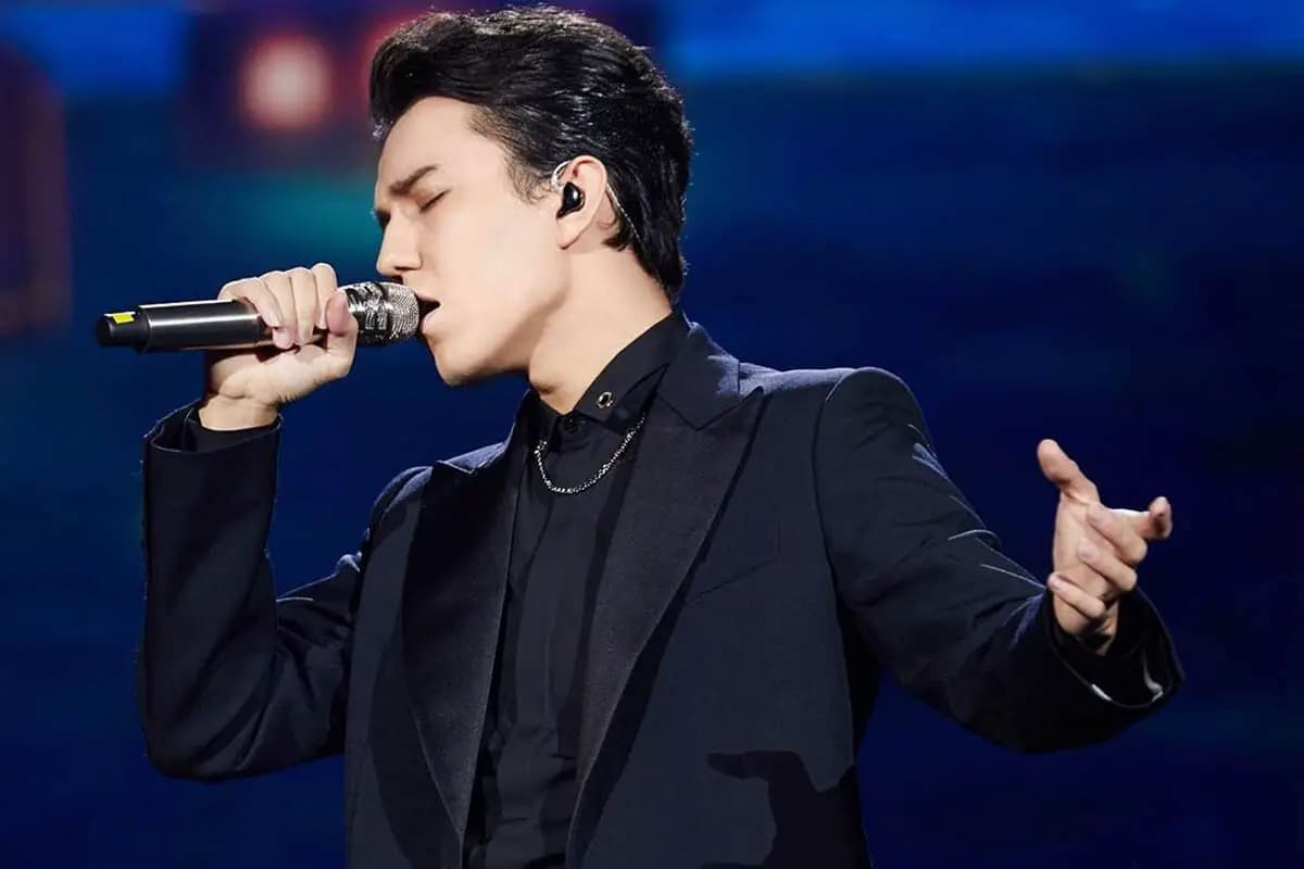 تفسير رؤية مغني مشهور