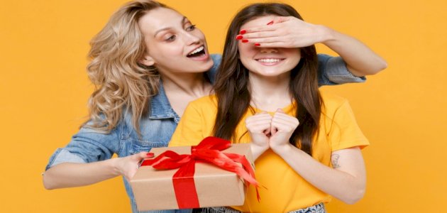 تهنئة عيد ميلاد أختي بالانجليزي مترجم