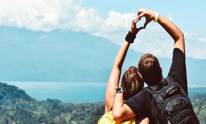 توافق برج الدلو مع السرطان في الحب