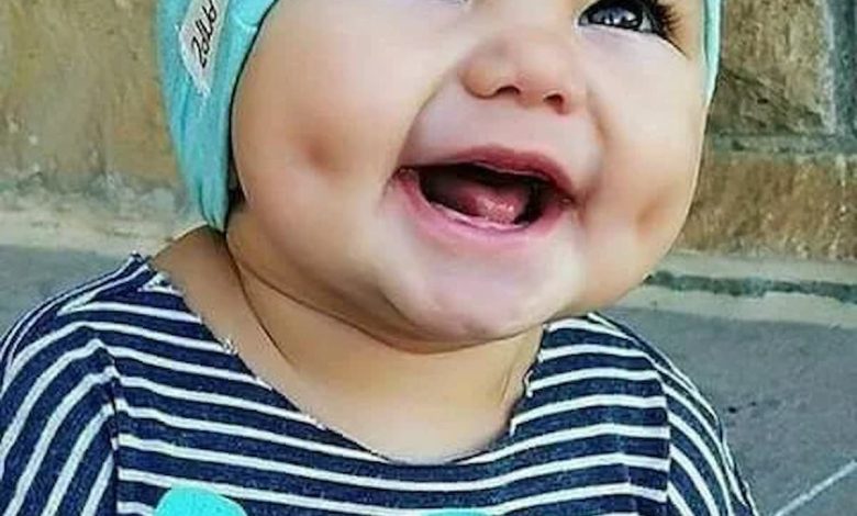 خلفيات أطفال بنات جميلة بغمازات