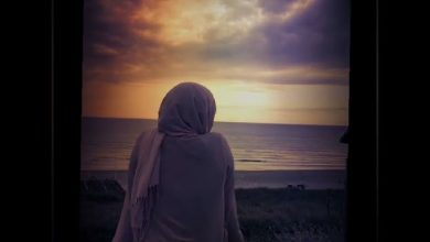 خلفيات بنات حزينة على البحر محجبات