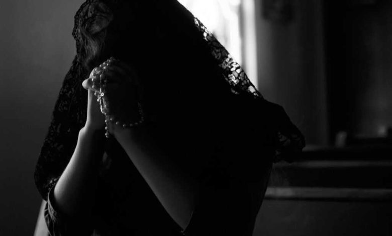 خلفيات تيك توك سوداء للبنات