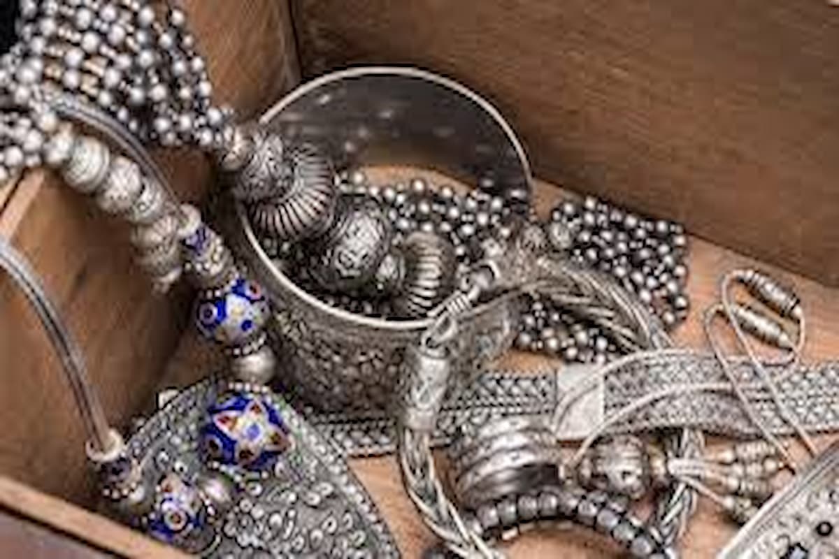 تفسير رؤية لبس الفضة