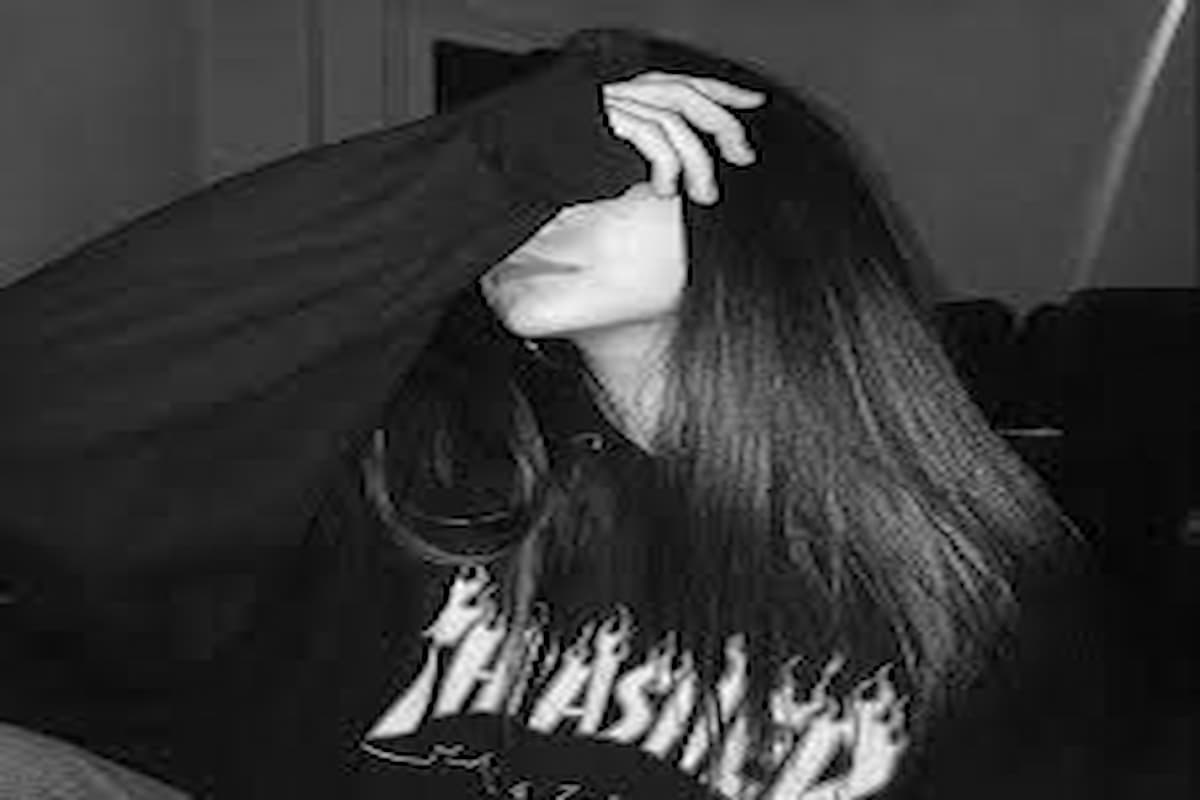 رمزيات بنات اسود وابيض انستقرام