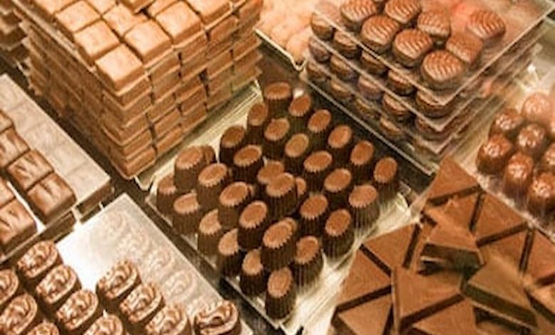 طريقة عمل الشكولاتة في المنزل سهلة