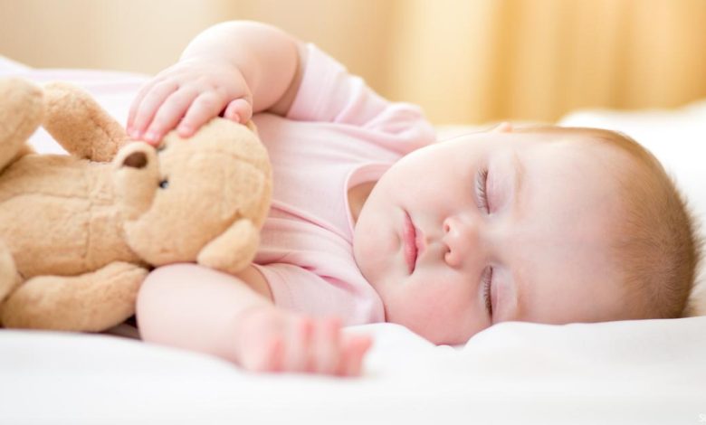 كثرة نوم الطفل حديث الولادة على ماذا تدل؟!