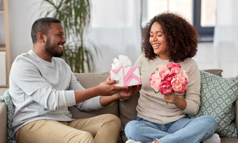 كيف تعرفين أن رجل الثور يحبك