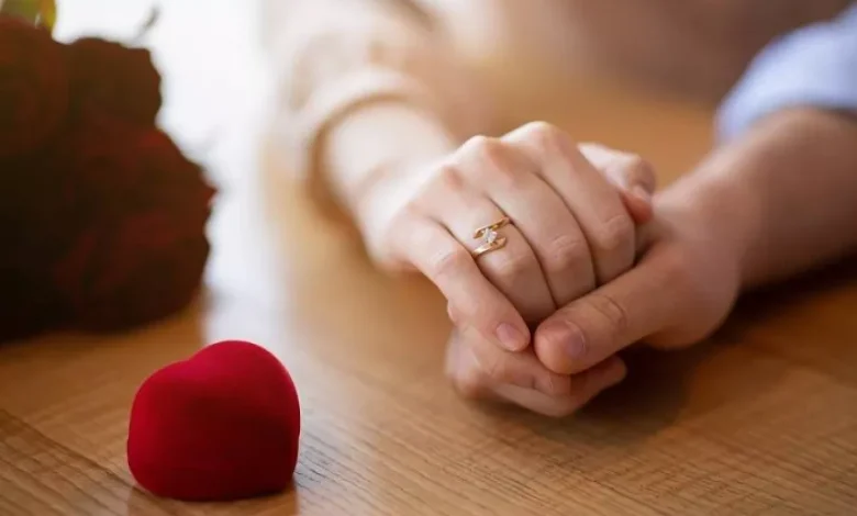 كيف يعبر رجل الحمل عن غيرته