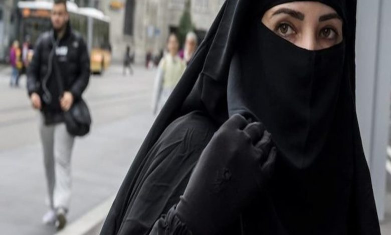 ما تفسير رؤية الخمار في المنام للعزباء؟