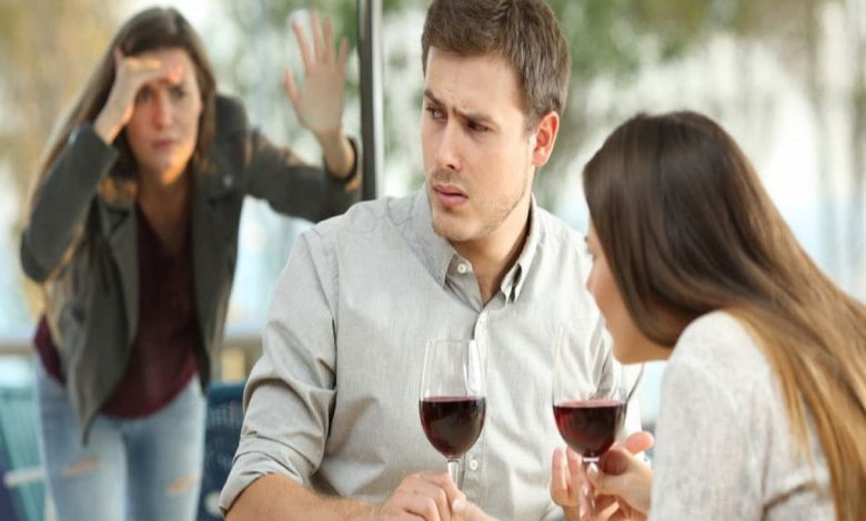 ما تفسير رؤية الزوج مع امرأة أخرى في المنام للمتزوجة؟