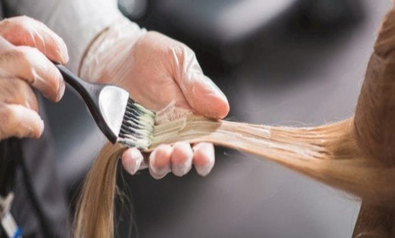 ما تفسير رؤية صبغ الشعر في المنام للمتزوجة؟