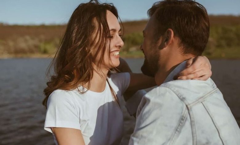 ماذا يفعل رجل الحمل عندما يشتاق