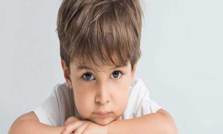 متى يبدأ الطفل يتكلم ومتى يمكن القول ان الطفل متأخر في الكلام؟