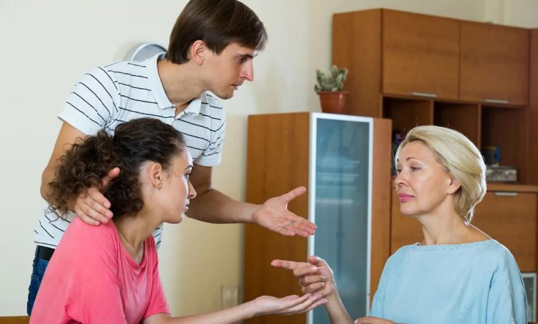 مشاكل كبيرة بيني وبين حماتي